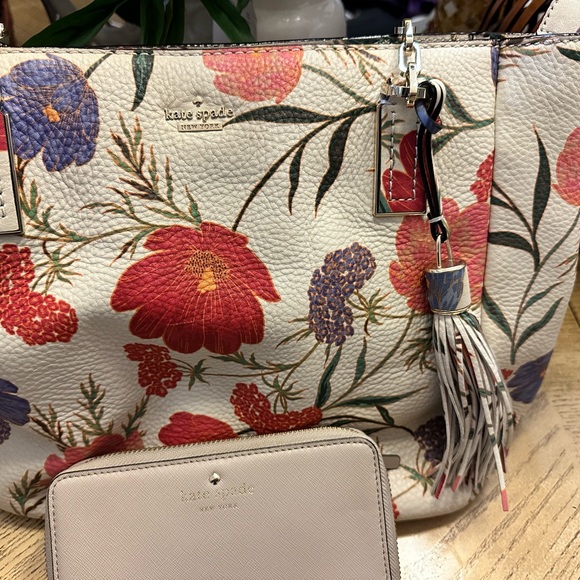 Kate Spade Kingston Drive Vivian Blossom bag and a cream wallet - Picture 9 of 16